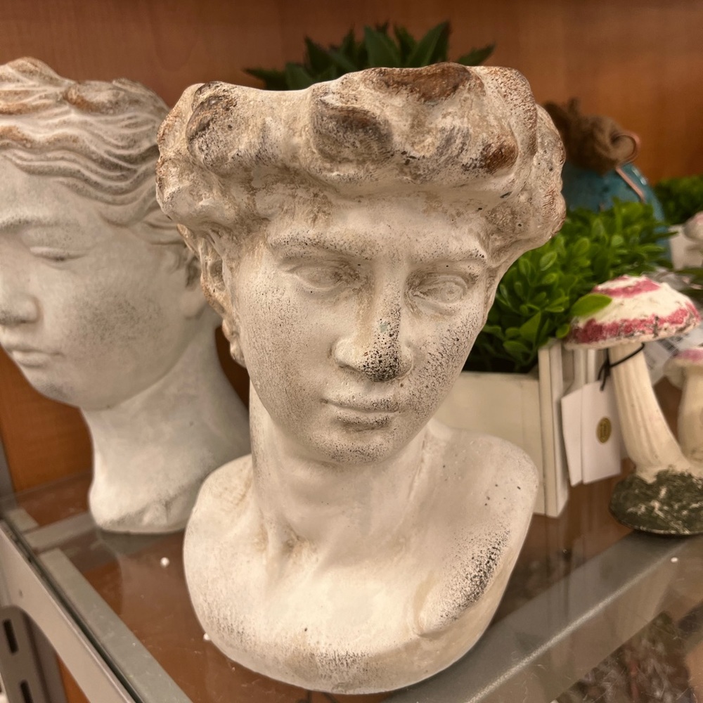 Sculpture planter